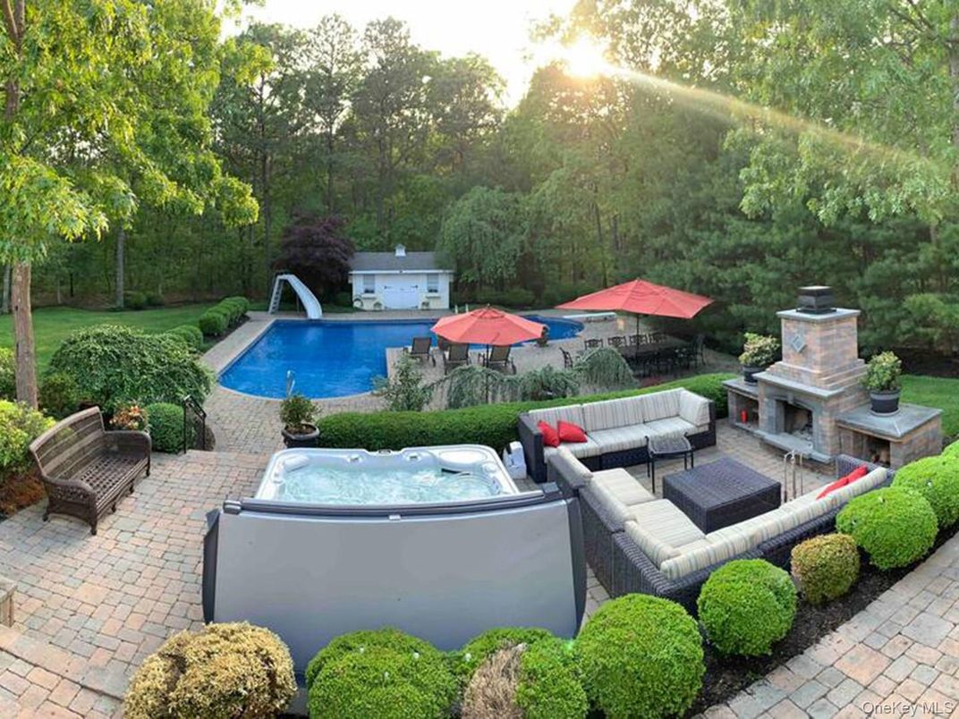 Exterior, Fireplace, Hot Tub, Pool