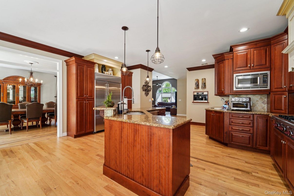 Chandelier, Dining room, Interior, Kitchen, Pendant Lights, Recessed Lighting, Stainless Steel Appliances, Wood Texture Flooring