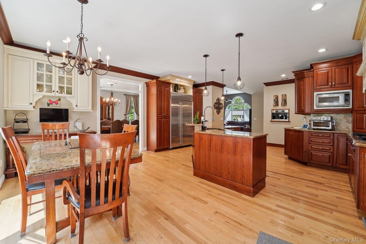 Chandelier, Dining room, Interior, Kitchen, Pendant Lights, Recessed Lighting, Stainless Steel Appliances, Wood Texture Flooring