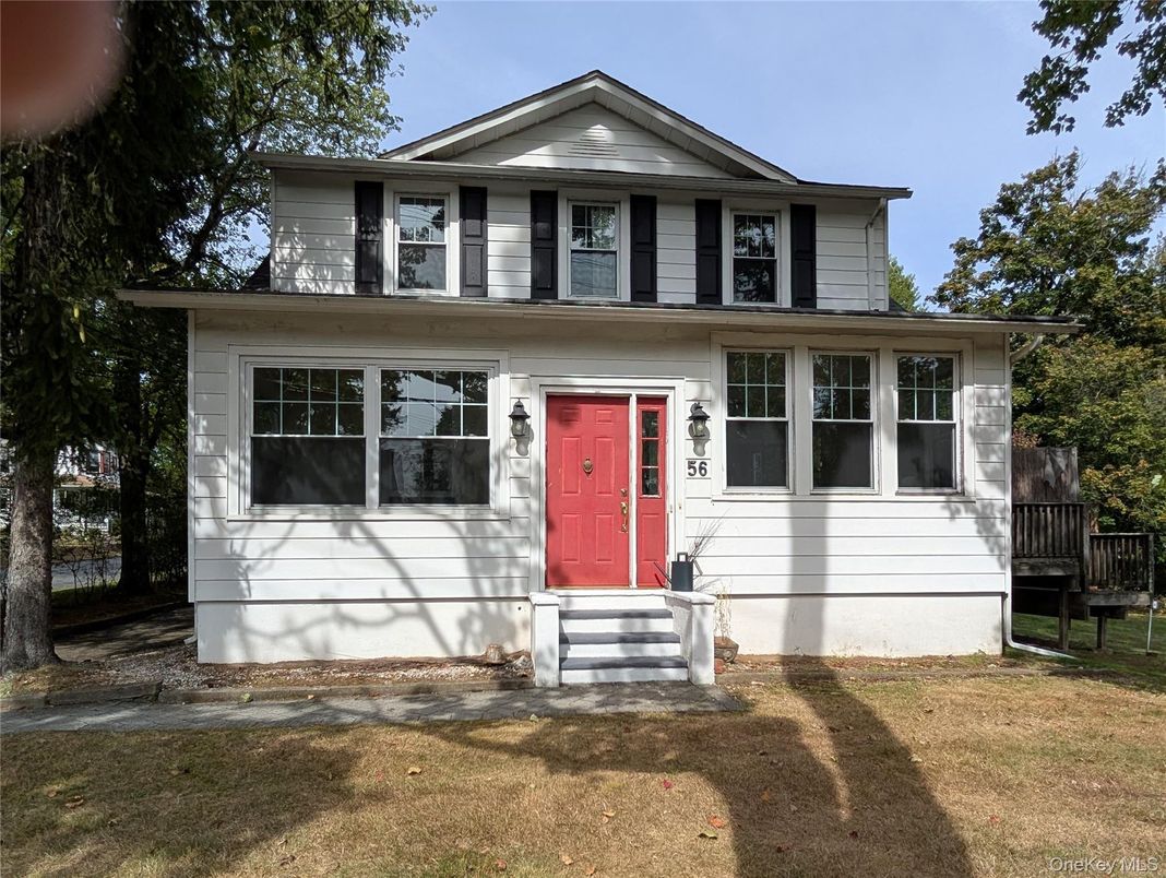 Exterior, Facade, American Foursquare