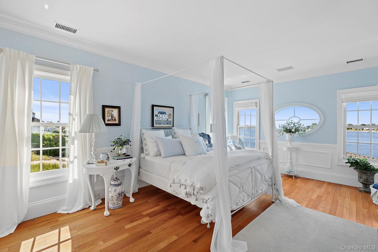 Bedroom, Interior, Recessed Lighting, Water, Wood Texture Flooring