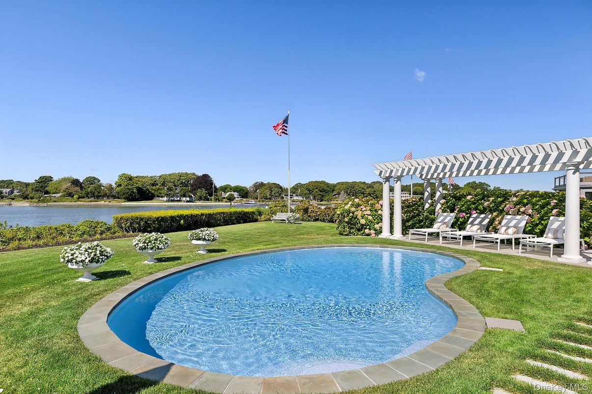 Exterior, Pool, Water