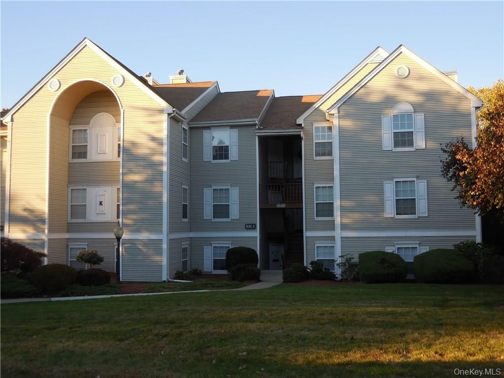 Exterior, Facade, Rowhouse