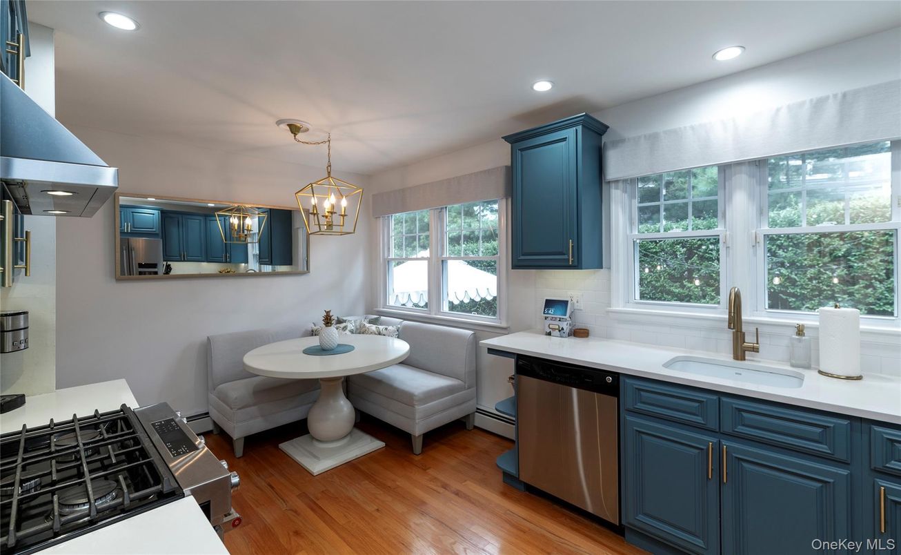 Dining room, Interior, Kitchen, Pendant Lights, Recessed Lighting, Wood Texture Flooring
