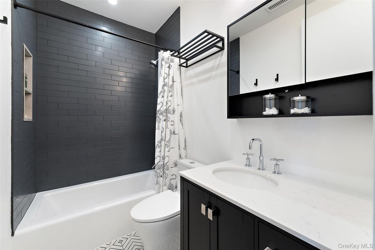 Bathroom, Interior, Recessed Lighting