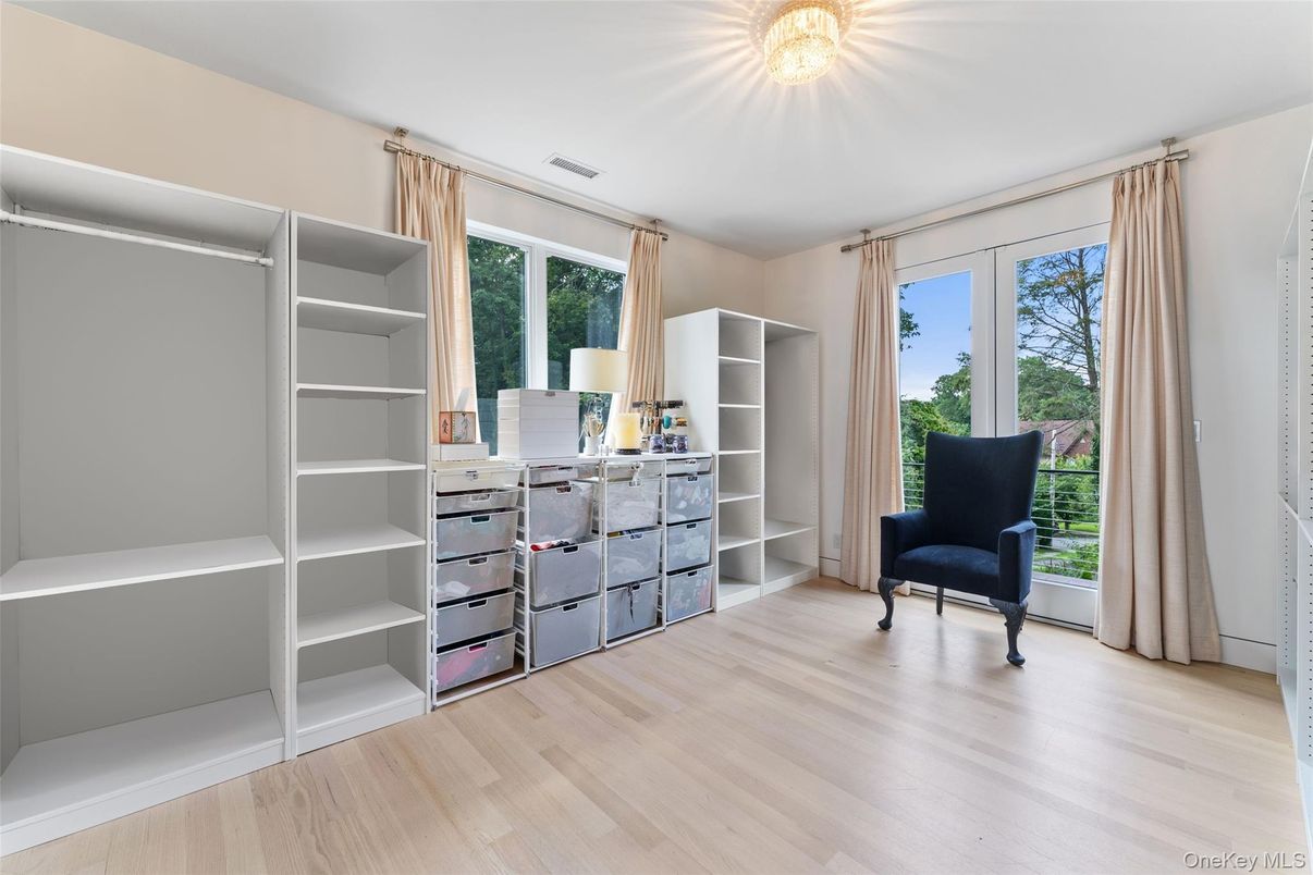 Interior, Walk-in Closets, Wood Texture Flooring