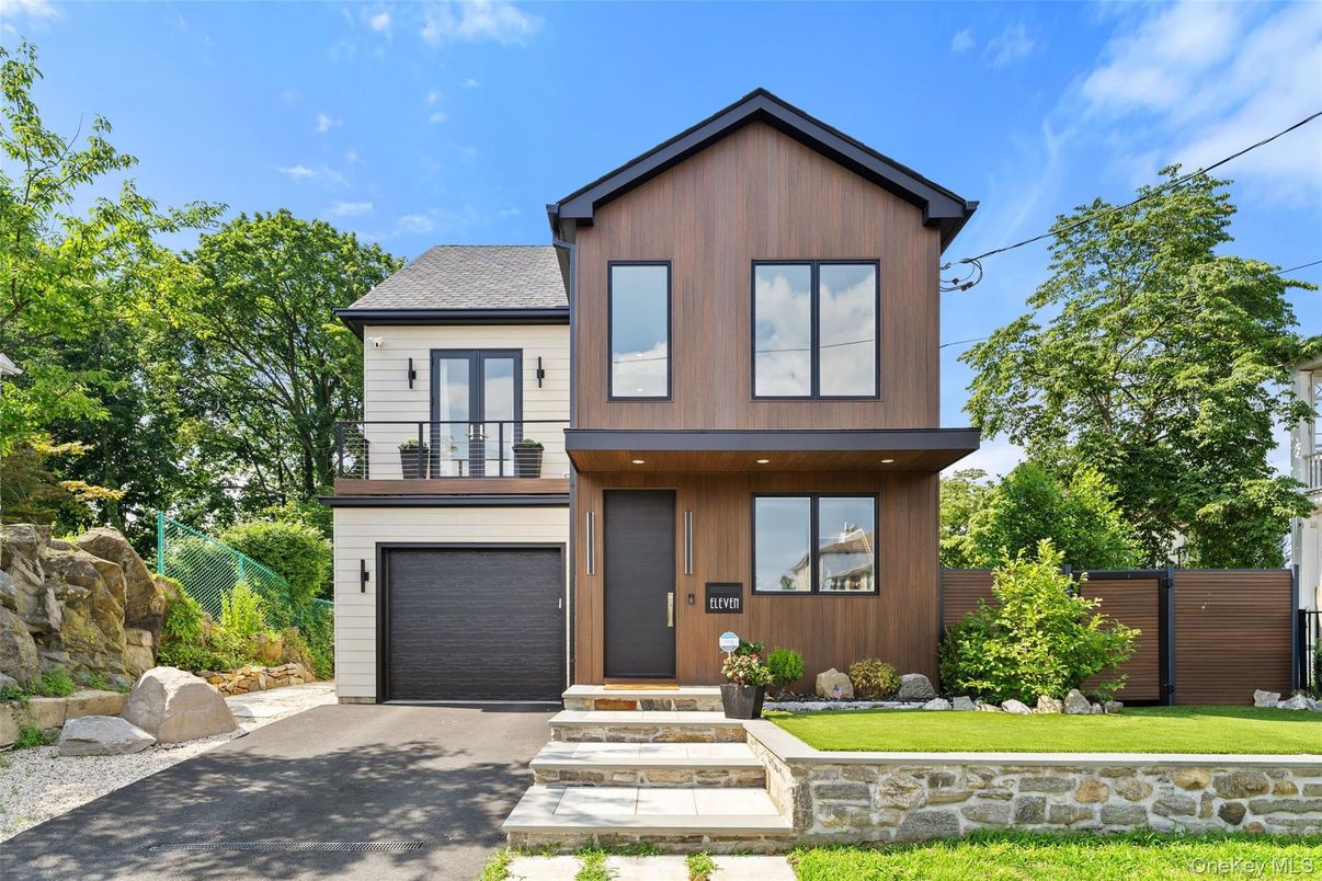 Attached, Exterior, Facade, Farmhouse