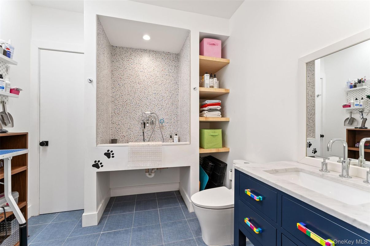 Bathroom, Dual Sink Vanities, Interior, Recessed Lighting