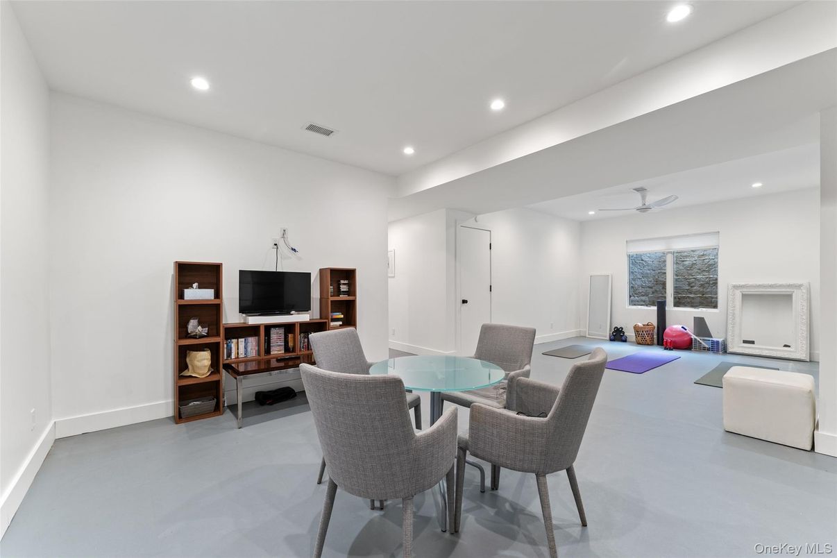 Dining room, Interior, Recessed Lighting