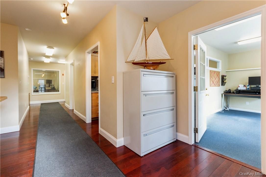 Interior, Utility Closets, Washer, Wood Texture Flooring