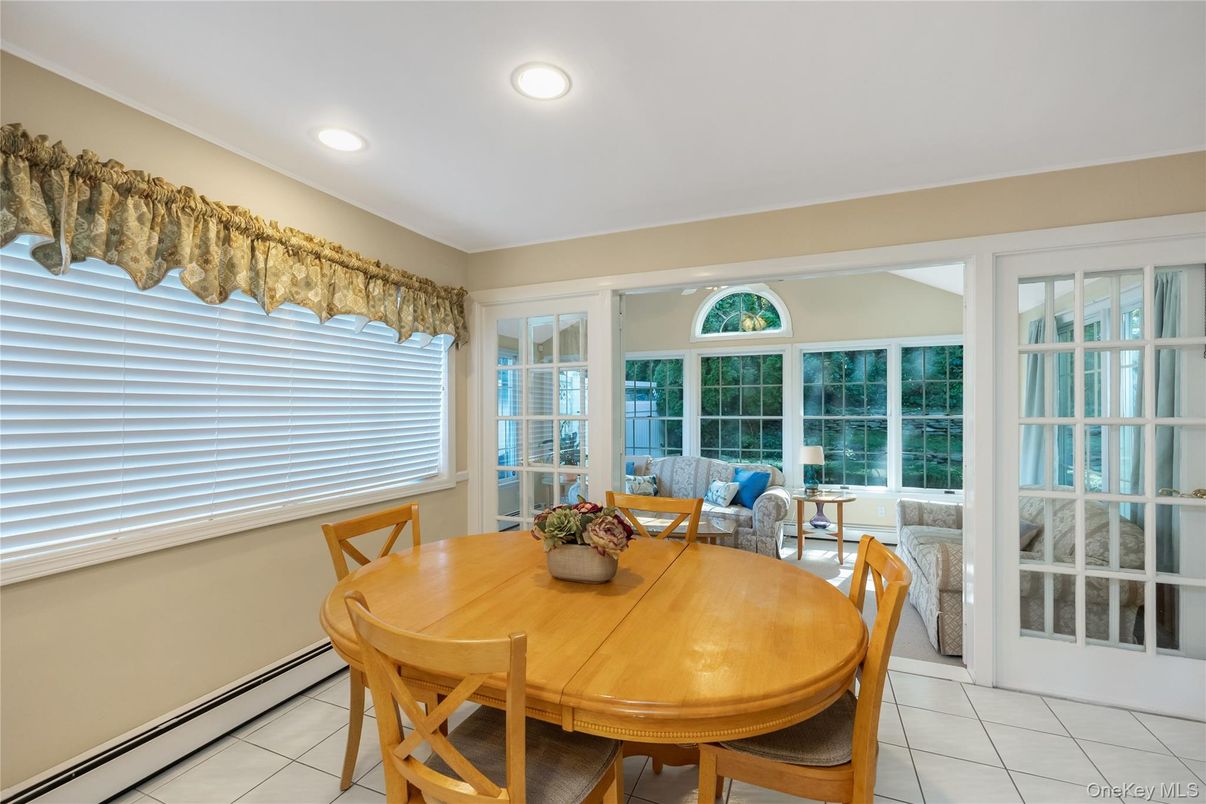 Dining room, Interior, Recessed Lighting