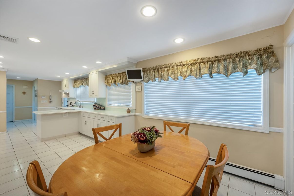 Dining room, Interior, Kitchen, Recessed Lighting