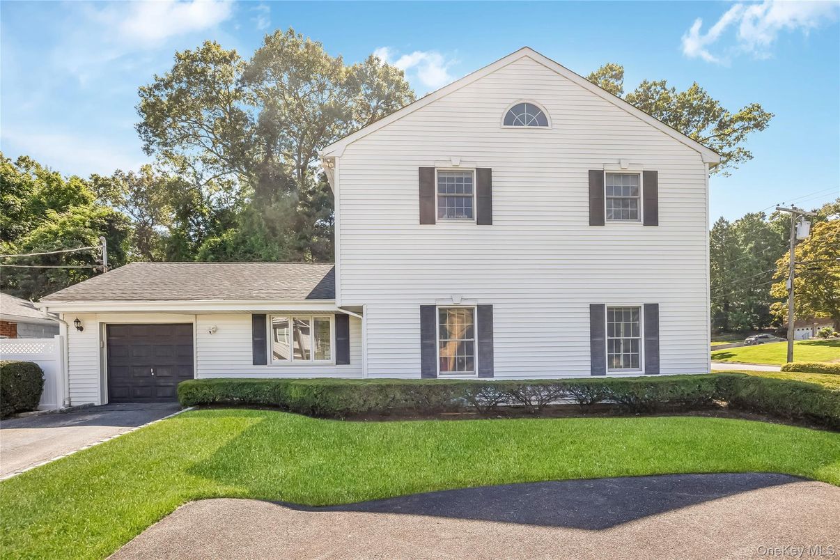 Attached, Exterior, Facade, Farmhouse