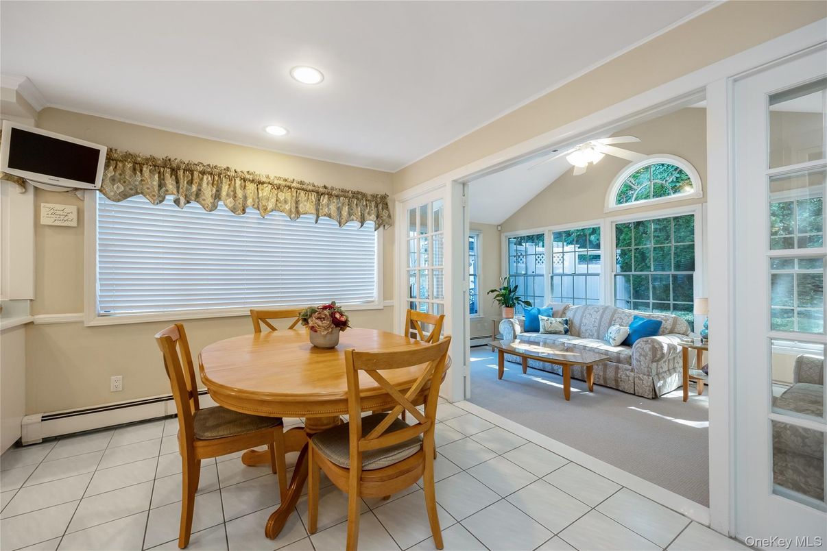 Dining room, Interior, Living room, Recessed Lighting