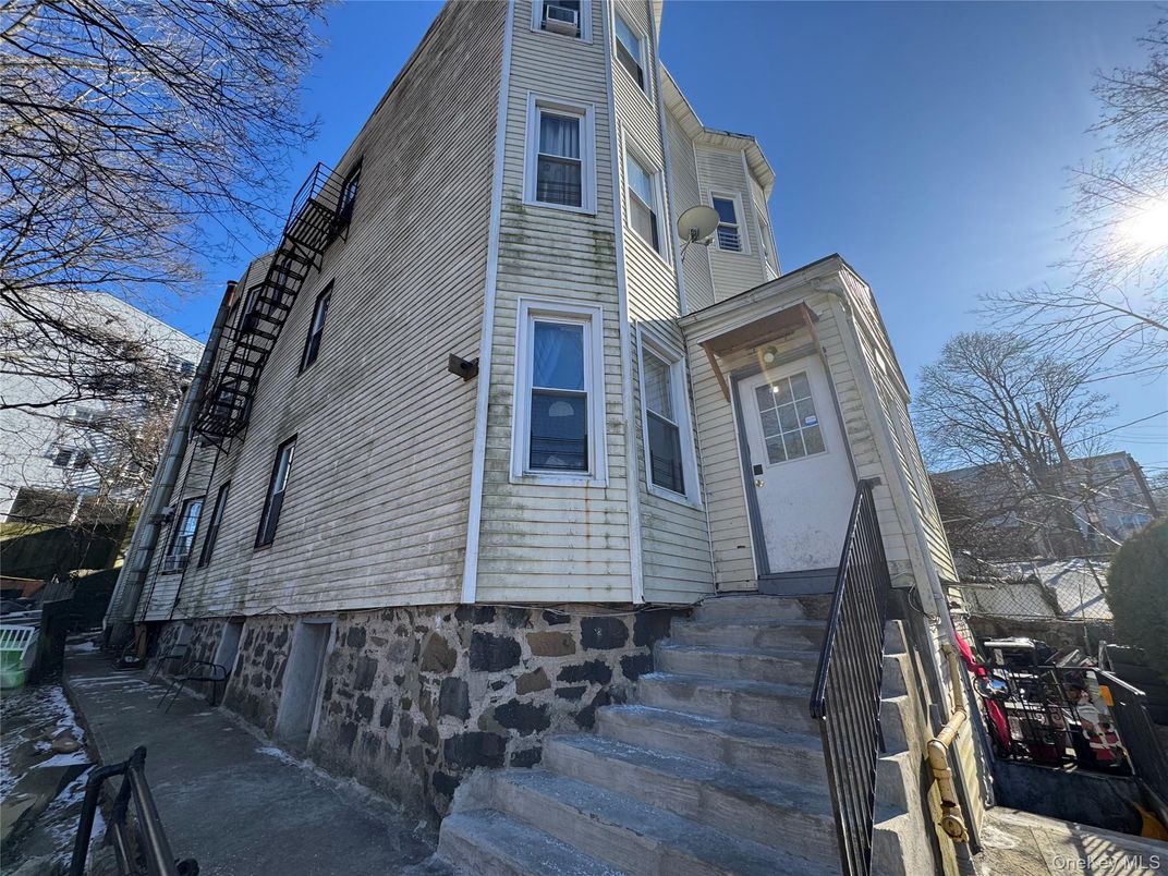 Exterior, Facade, Rowhouse
