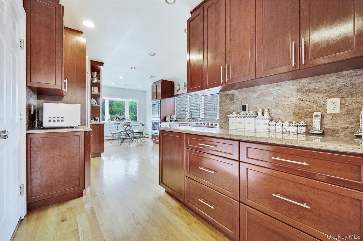 Dining room, Interior, Kitchen, Recessed Lighting, Wood Texture Flooring