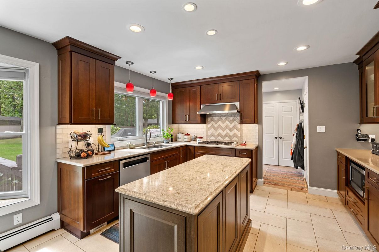 Interior, Kitchen, Pendant Lights, Recessed Lighting, Stainless Steel Appliances
