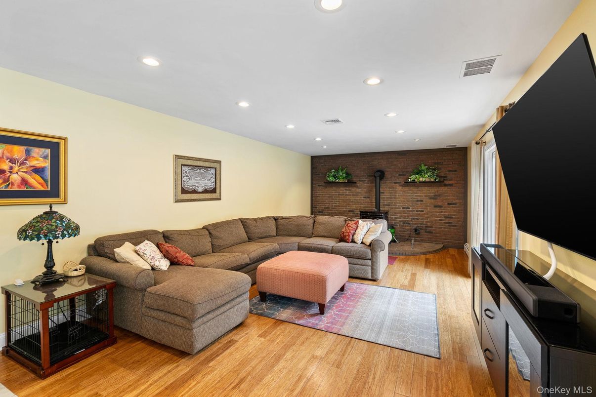 Interior, Living room, Recessed Lighting, Stone Walls, Wood Texture Flooring