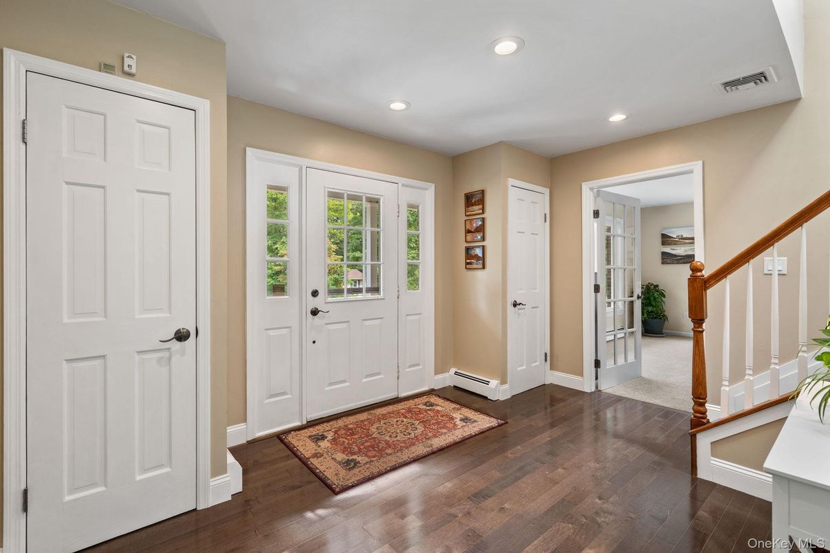 Interior, Recessed Lighting, Wood Texture Flooring