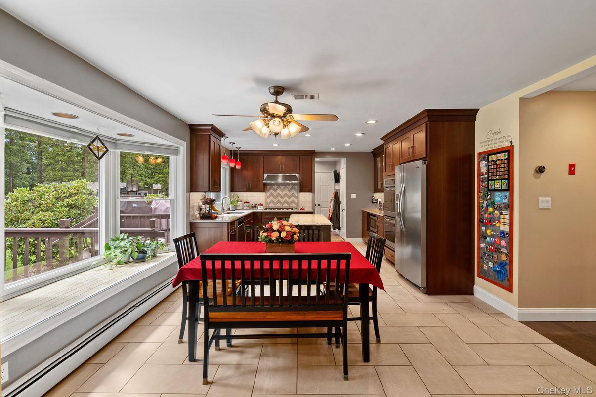 Dining room, Interior, Kitchen, Recessed Lighting, Stainless Steel Appliances