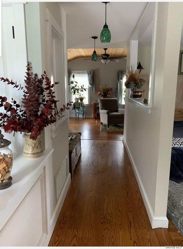 Interior, Living room, Pendant Lights, Wood Texture Flooring
