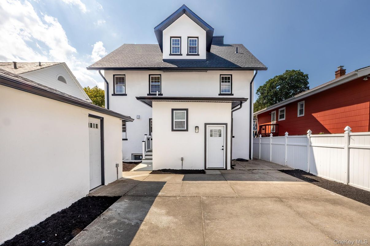 Exterior, Facade, French Provincial