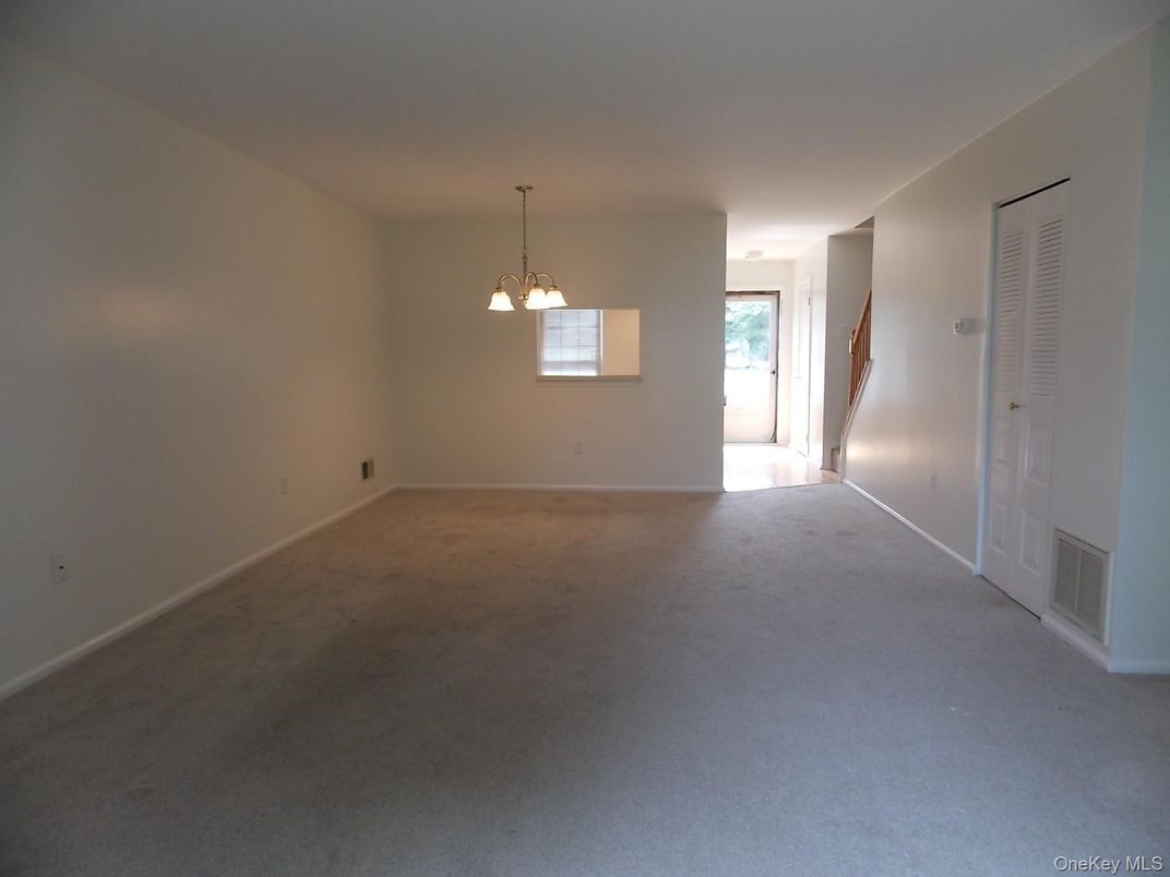 Empty room, Interior, Pendant Lights