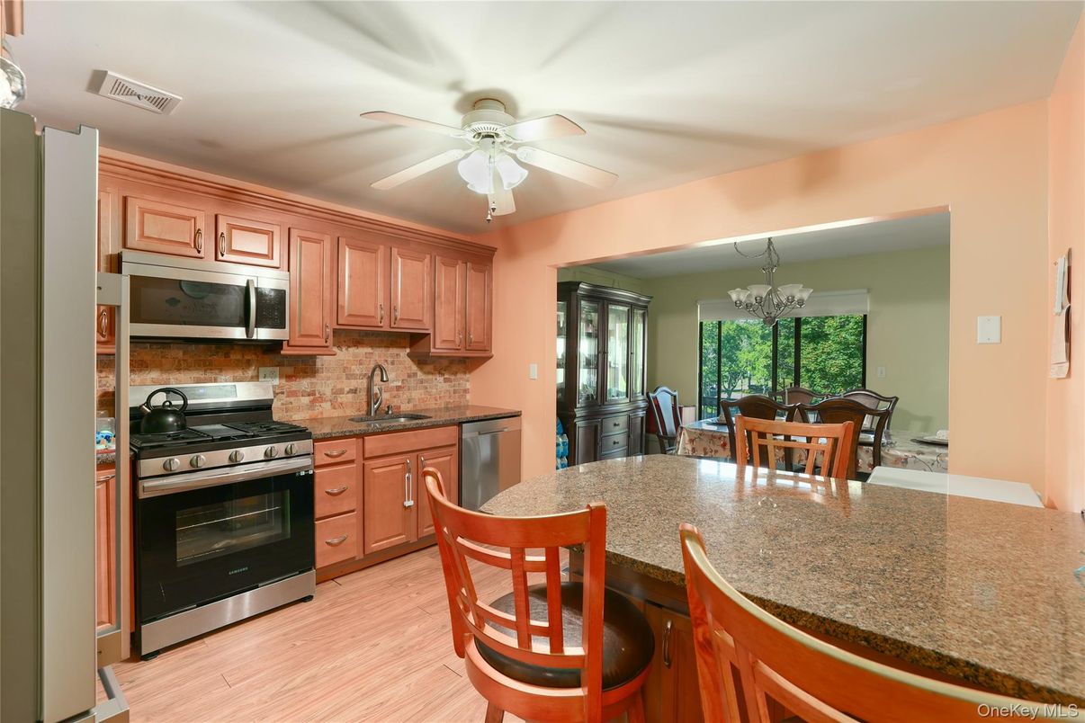 Dining room, Interior, Kitchen, Stainless Steel Appliances, Wood Texture Flooring