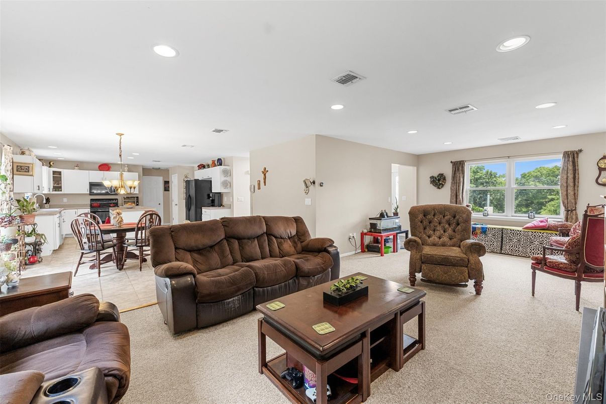 Chandelier, Dining room, Interior, Kitchen, Living room, Recessed Lighting