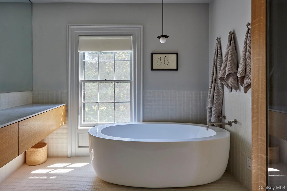 Bathroom, Free Standing Baths, Interior, Pendant Lights