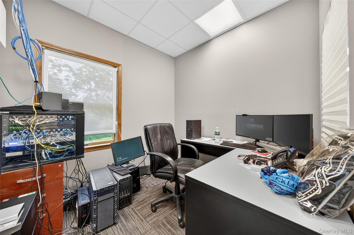 Home Office, Interior