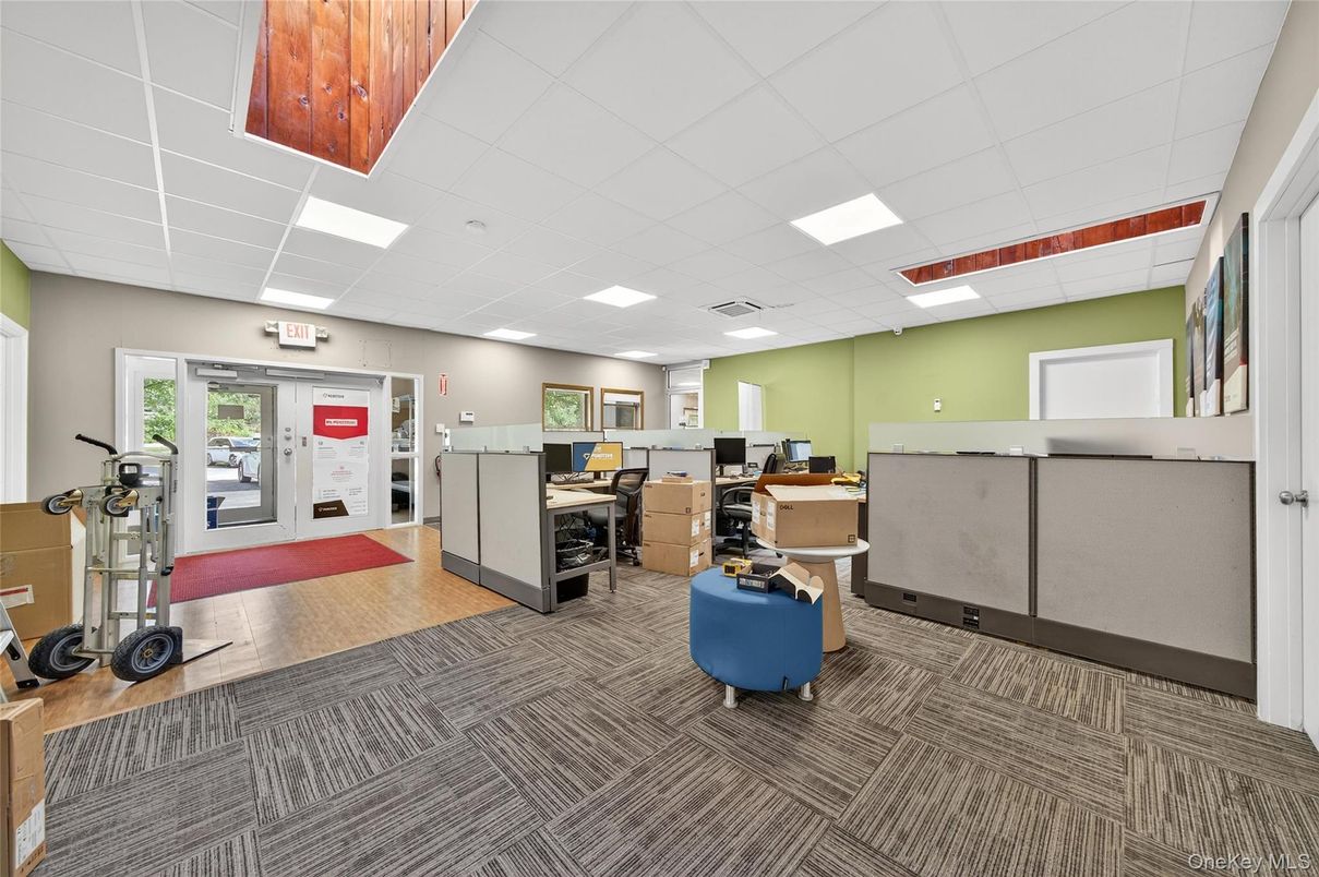 Fitness Equipment, Interior, Recessed Lighting