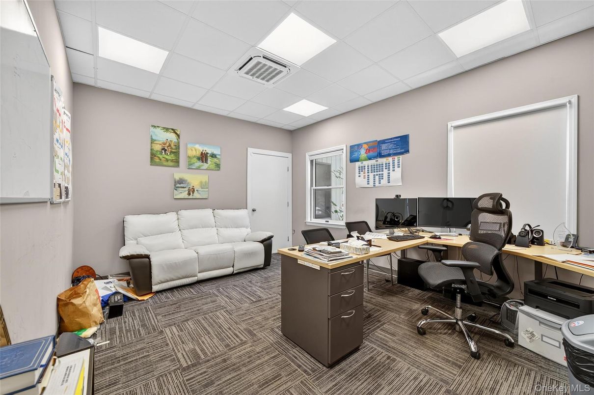 Home Office, Interior