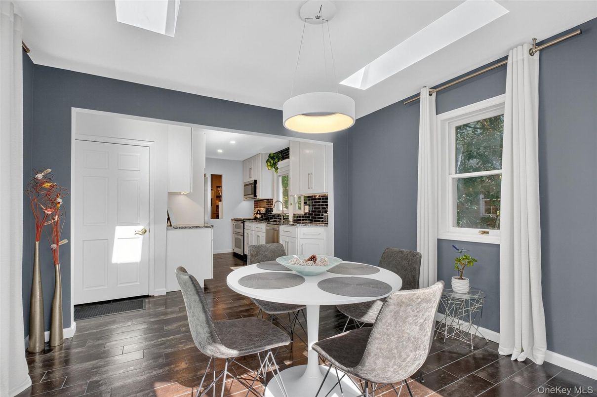 Dining room, Interior, Kitchen, Pendant Lights, Recessed Lighting, Wood Texture Flooring