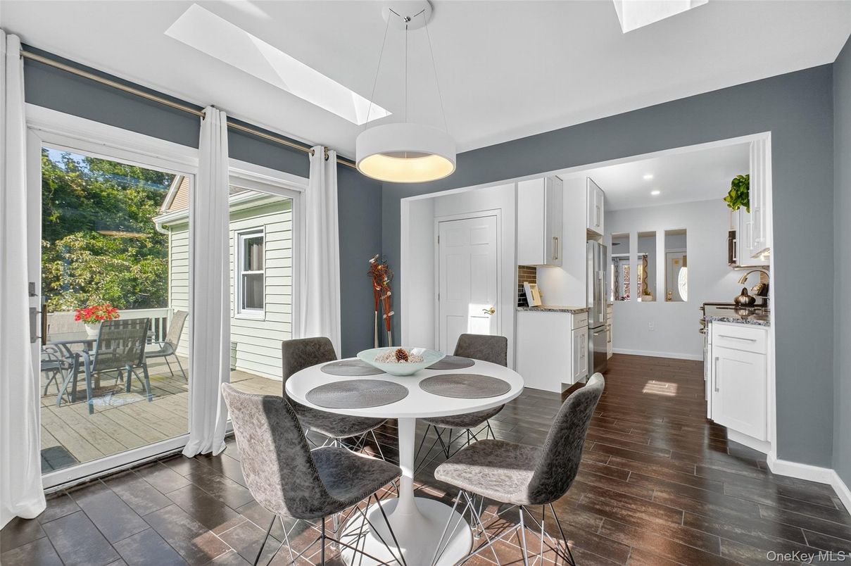 Dining room, Interior, Kitchen, Pendant Lights, Recessed Lighting, Wood Texture Flooring