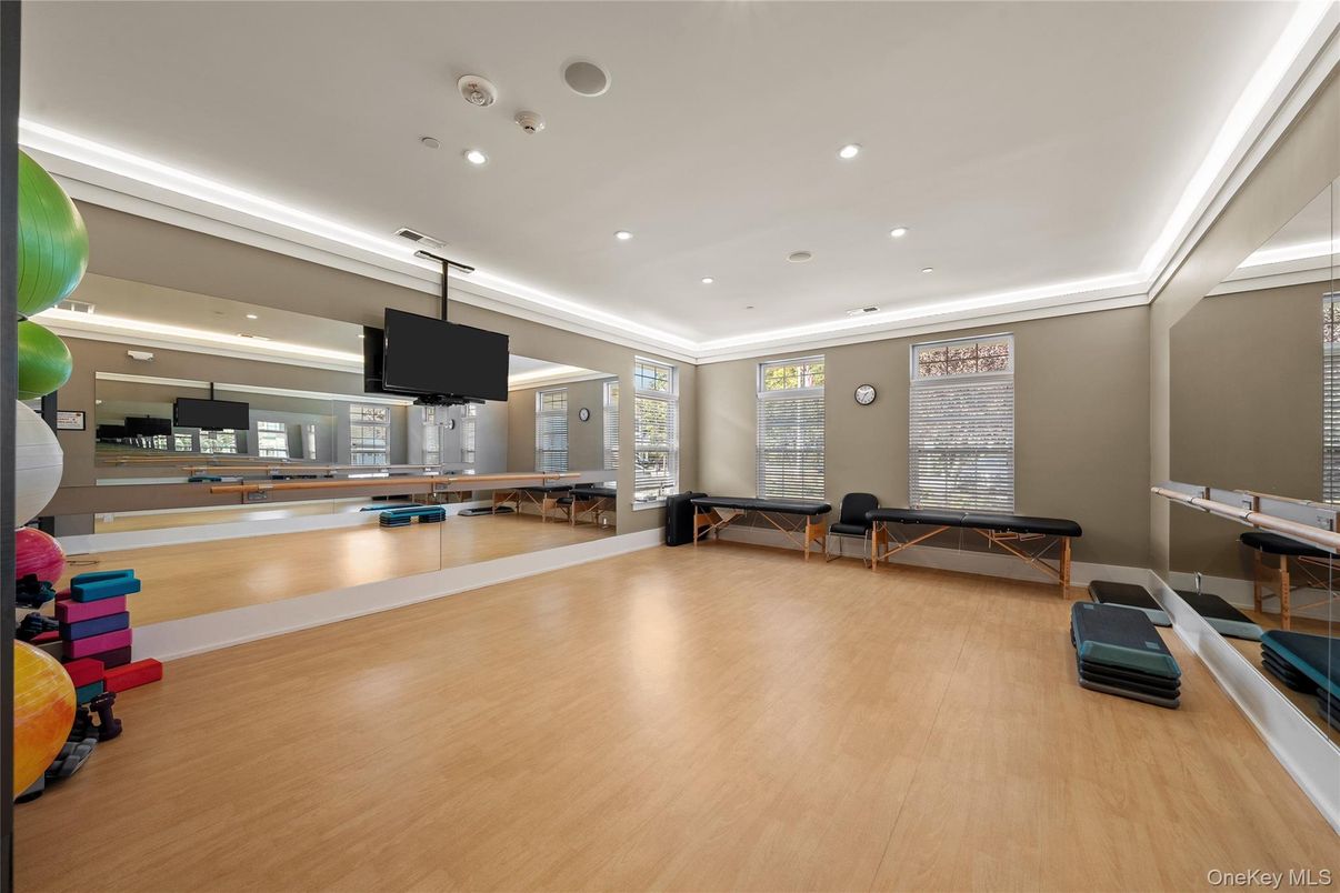 Fitness Equipment, Interior, Recessed Lighting, Wood Texture Flooring