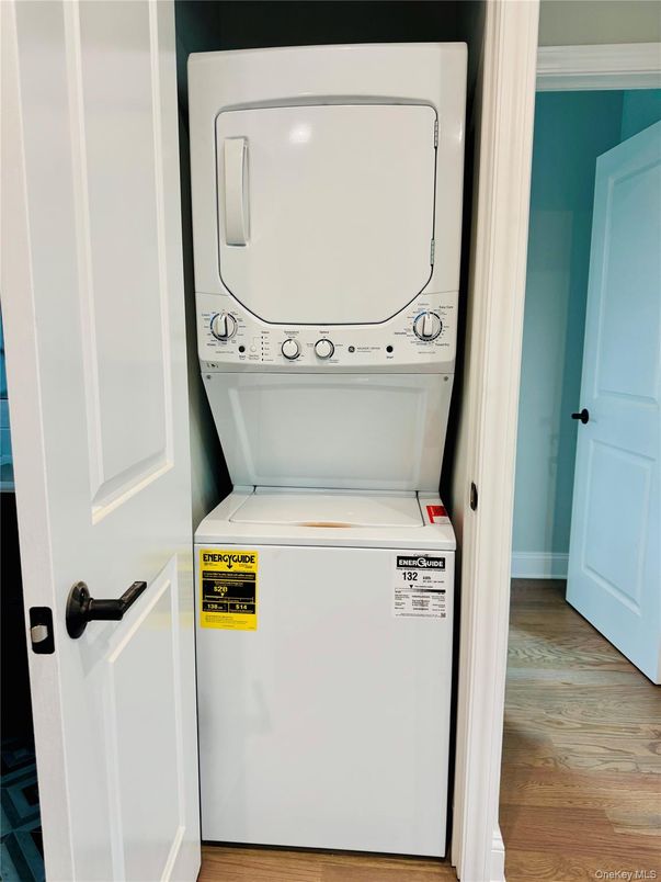 Interior, Utility Closets, Washer, Wood Texture Flooring