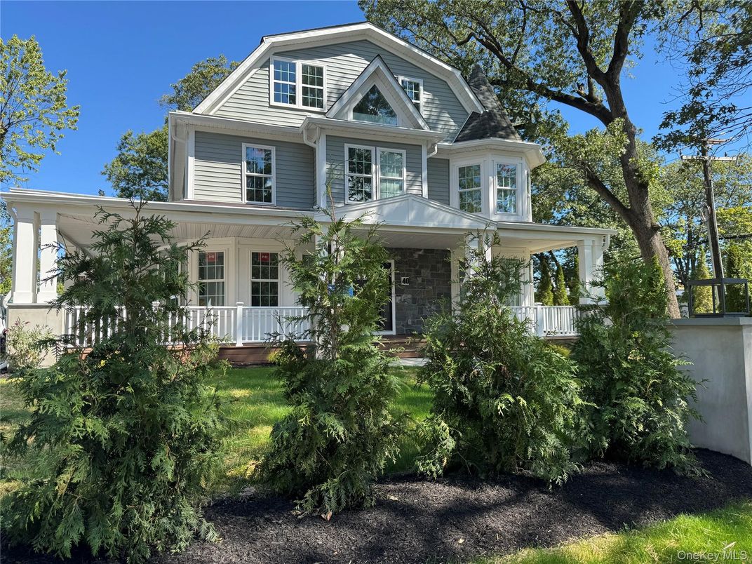 Exterior, Facade, Queen Anne Victorian