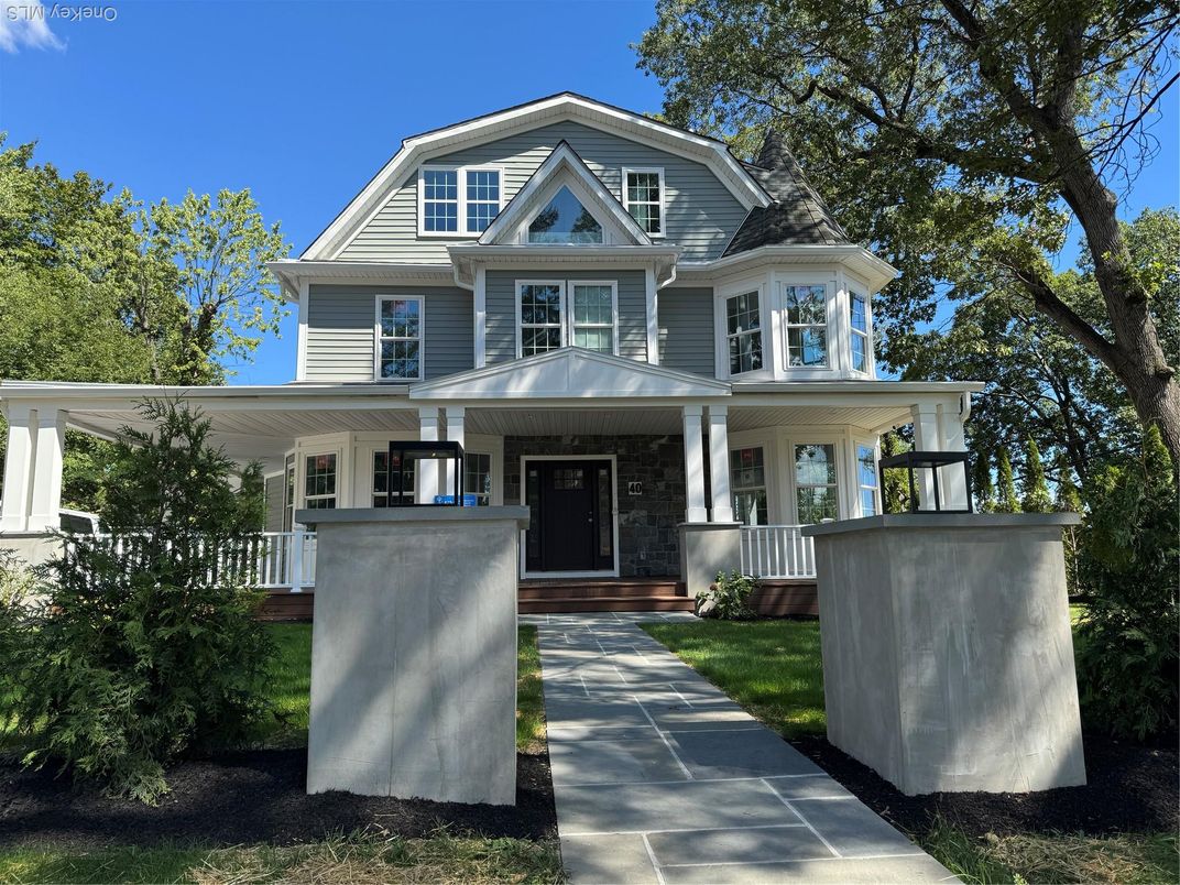 Exterior, Facade, Queen Anne Victorian