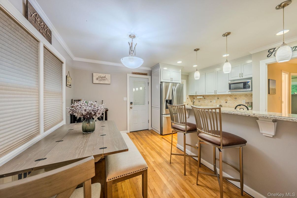 Dining room, Interior, Kitchen, Pendant Lights, Recessed Lighting, Stainless Steel Appliances, Wood Texture Flooring