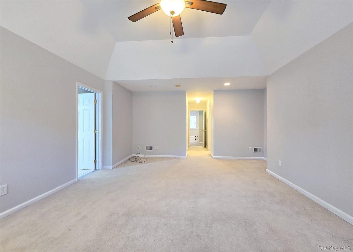 Empty room, Interior, Recessed Lighting