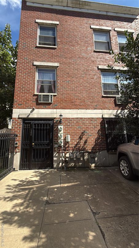 Exterior, Facade, Brick Facade, Rowhouse