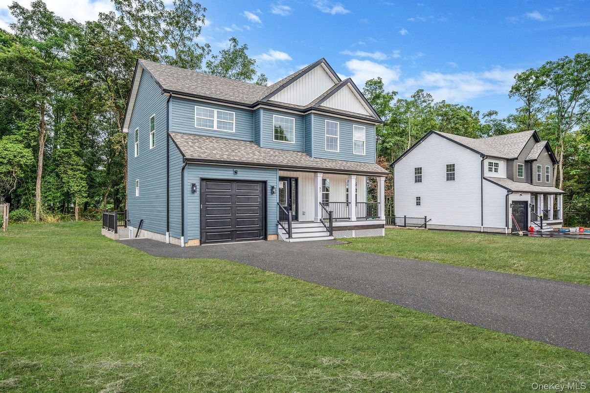 Attached, Exterior, Facade, Farmhouse