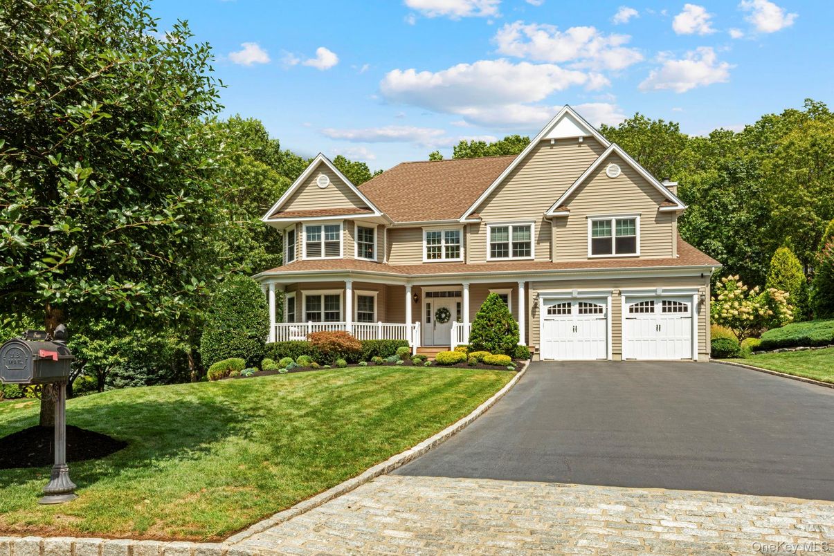 Attached, Exterior, Facade, Farmhouse