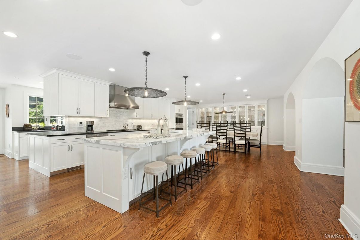 Dining room, Interior, Kitchen, Pendant Lights, Recessed Lighting, Stainless Steel Appliances, Wood Texture Flooring