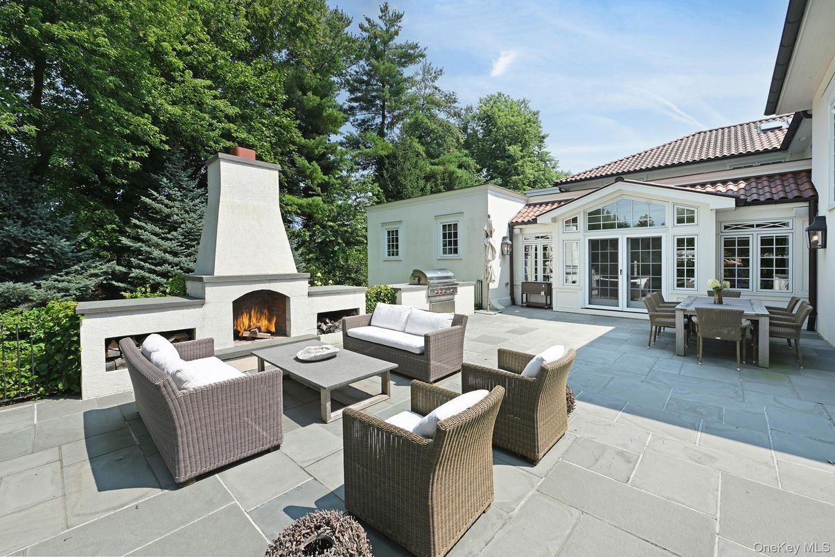 Exterior, Fireplace