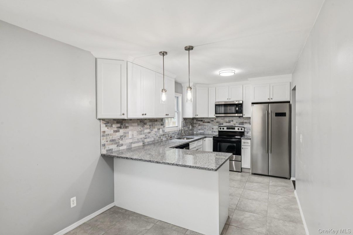 Interior, Kitchen, Pendant Lights, Stainless Steel Appliances