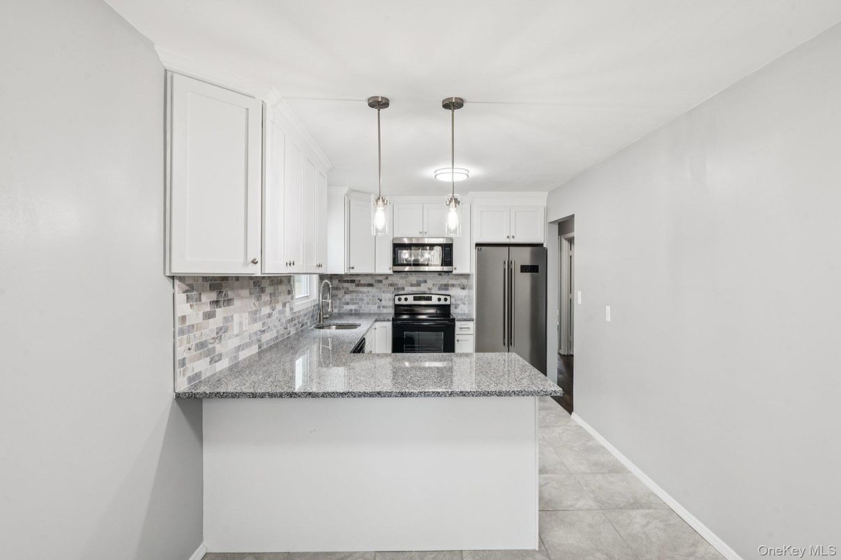 Interior, Kitchen, Pendant Lights, Stainless Steel Appliances