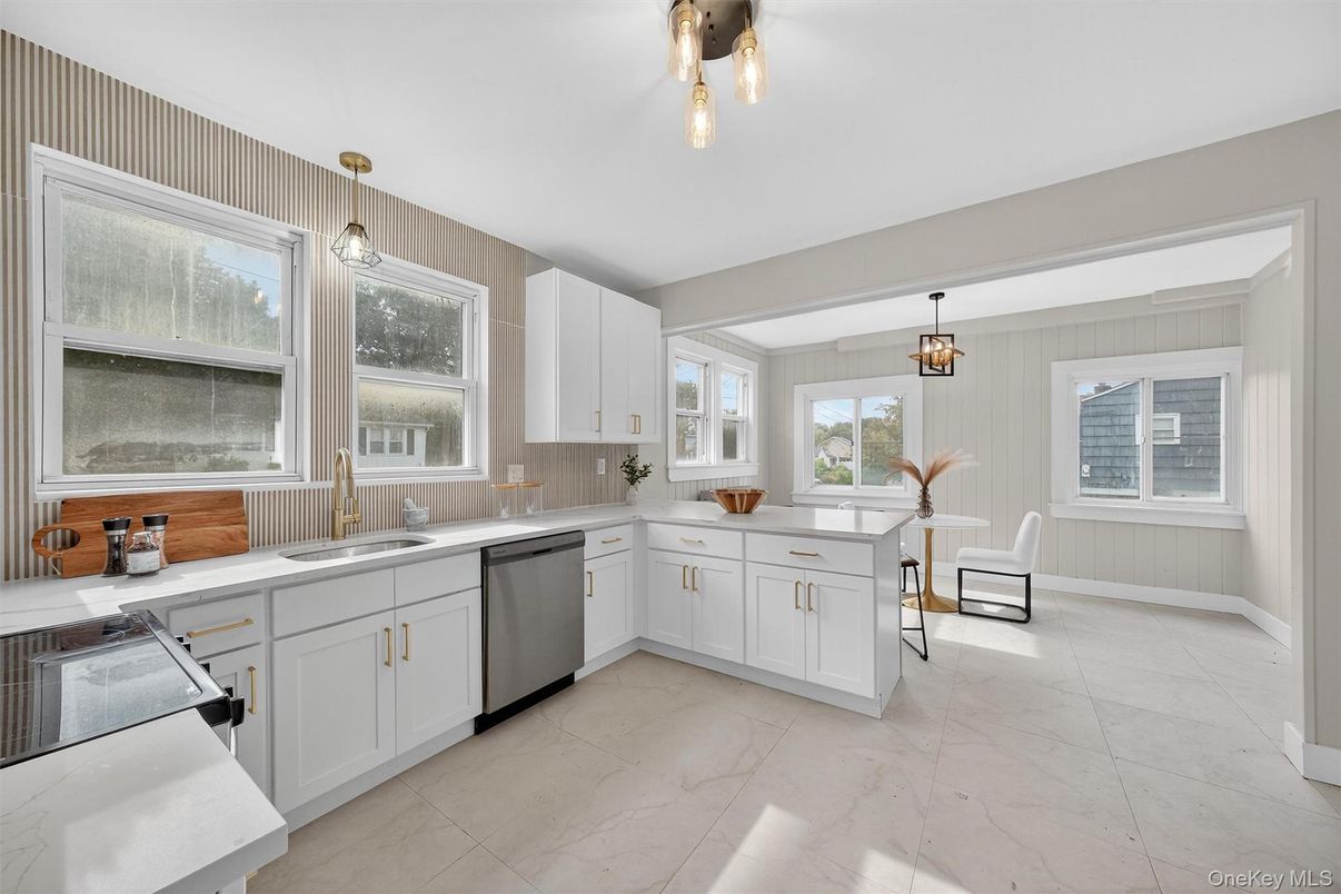 Dining room, Interior, Kitchen, Marble, Pendant Lights