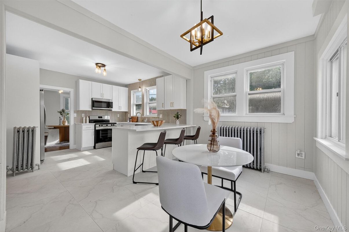 Dining room, Interior, Kitchen, Marble, Pendant Lights, Stainless Steel Appliances